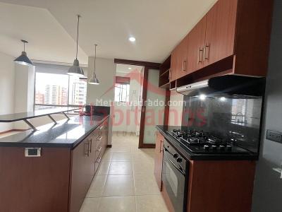 Apartamento de 2 alcobas en arriendo en El Poblado, Medellín, 95 m² · foto 3 de 13