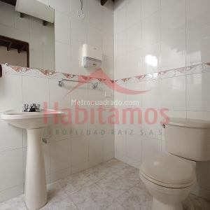 Casa de 5 alcobas en arriendo en Rosales, Medellín, 400 m² · foto 10 de 20