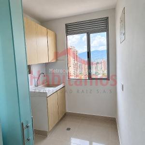 Apartamento de 3 alcobas en arriendo en El Poblado, Medellín, 95 m² · foto 3 de 19