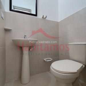 Casa de 2 alcobas en arriendo en El Velodromo, Medellín, 100 m² · foto 9 de 14