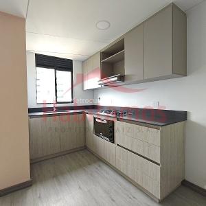 Apartamento de 3 alcobas en venta en El Poblado, Medellín, 76 m² · foto 4 de 15