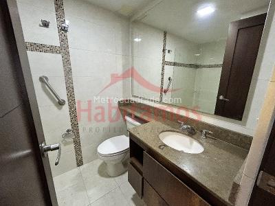 Apartamento de 3 alcobas en arriendo en El Diamante No. 2, Medellín, 125 m² · foto 12 de 15