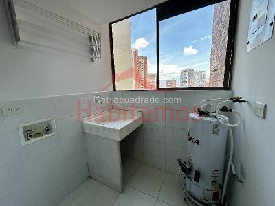 Apartamento de 2 alcobas en arriendo en El Poblado, Medellín, 90 m² · foto 2 de 11