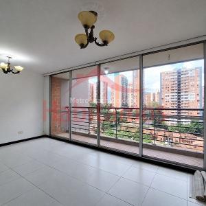 Apartamento de 3 alcobas en arriendo en Loma De Los Bernal, Medellín, 67 m² · foto 2 de 20