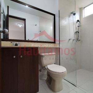 Apartamento de 3 alcobas en arriendo en Loma De Los Bernal, Medellín, 67 m² · foto 17 de 20