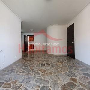 Apartamento en arriendo en Laureles, Medellín · foto 3 de 19
