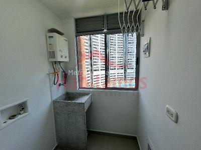Apartamento de 3 alcobas en arriendo en El Poblado, Medellín, 75 m² · foto 2 de 16