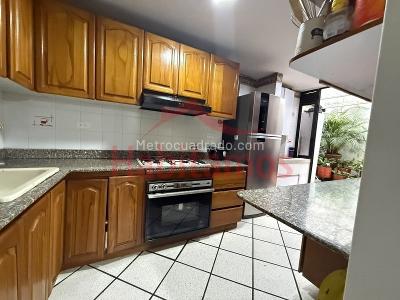Apartamento de 3 alcobas en venta en Laureles, Medellín, 114 m² · foto 4 de 16