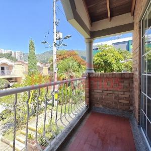 Casa de 3 alcobas en venta en Vereda El Escobero, Envigado, 161 m² · foto 1 de 17