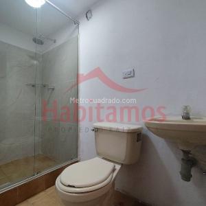 Casa de 5 alcobas en arriendo en Santa Monica, Medellín, 120 m² · foto 17 de 20