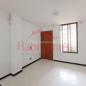 Apartaestudio en arriendo en Santa Teresita, Medellín, 33 m² · foto 2 de 9