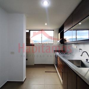 Apartamento de 2 alcobas en arriendo en Conquistadores, Medellín, 86 m² · foto 3 de 20
