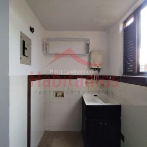 Apartamento de 2 alcobas en arriendo en Conquistadores, Medellín, 86 m² · foto 5 de 20