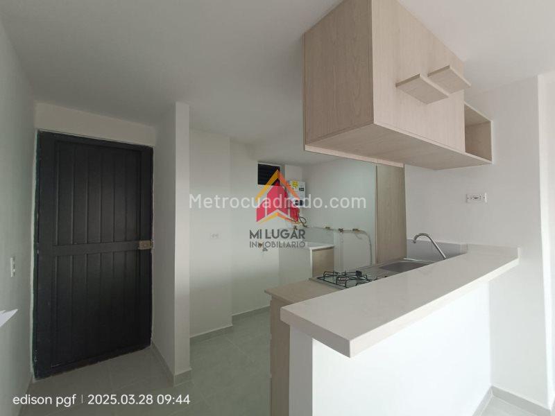 Apartamento de 2 Alcobas en Barrio Cristóbal (Unidad Cerrada)