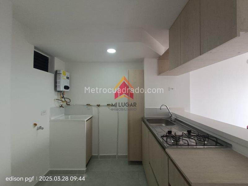 Apartamento de 2 Alcobas en Barrio Cristóbal (Unidad Cerrada) - 2