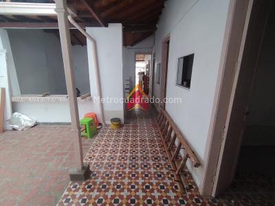 Casa de 4 alcobas en venta en Centro, Envigado, 340 m² · foto 8 de 13
