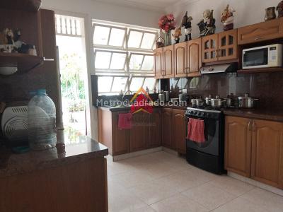 Casa de 5 alcobas en venta en Laureles, Medellín, 386 m² · foto 3 de 18
