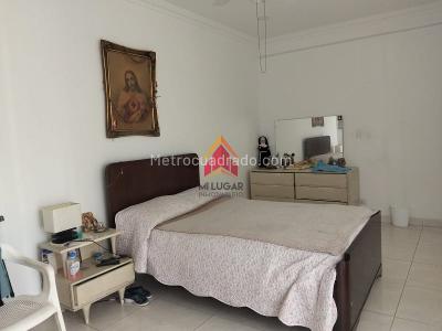 Casa de 5 alcobas en venta en Laureles, Medellín, 386 m² · foto 13 de 18