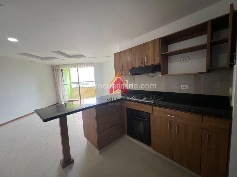 Apartamento luminoso de 3 alcobas en arriendo en Las Lomitas - 2