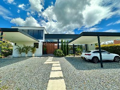Casa de 4 alcobas en venta en Llano Grande, Rionegro, 930 m² · foto 2 de 20