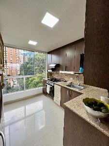 Apartamento de 3 alcobas en venta en El Poblado Las Santas, Medellín, 125 m² · foto 12 de 20