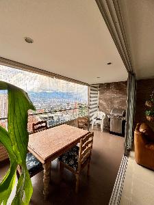 Apartamento de 3 alcobas en venta en El Poblado Las Santas, Medellín, 125 m² · foto 18 de 20
