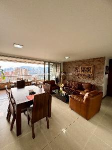 Apartamento de 3 alcobas en venta en El Poblado Las Santas, Medellín, 125 m² · foto 2 de 20