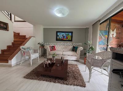 Casa de 3 alcobas en venta en Loma La Sebastiana, Envigado, 240 m² · foto 2 de 15