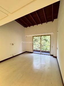 Casa de 3 alcobas en venta en Intermedia, Envigado, 265 m² · foto 11 de 20