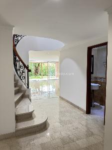Casa de 3 alcobas en venta en Loma Benedictinos, Envigado, 272 m² · foto 2 de 20