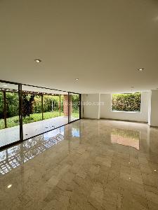 Casa de 3 alcobas en venta en Loma Benedictinos, Envigado, 272 m² · foto 4 de 20