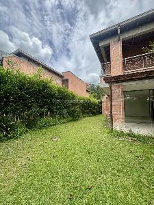 Casa de 3 alcobas en venta en Loma Benedictinos, Envigado, 272 m² · foto 11 de 20