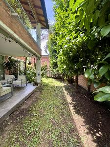 Casa de 3 alcobas en venta en Loma Benedictinos, Envigado, 270 m² · foto 2 de 20