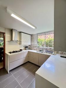 Casa de 3 alcobas en venta en Loma Benedictinos, Envigado, 270 m² · foto 5 de 20