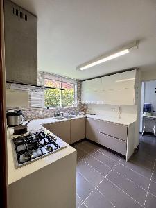 Casa de 3 alcobas en venta en Loma Benedictinos, Envigado, 270 m² · foto 11 de 20