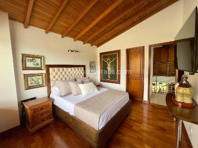 Casa de 4 alcobas en venta en La Sebastiana, Envigado, 380 m² · foto 13 de 20