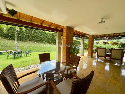 Casa de 4 alcobas en venta en La Sebastiana, Envigado, 380 m² · foto 3 de 20