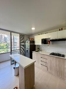 Apartamento de 3 alcobas en venta en San Jose, Sabaneta, 67 m² · foto 2 de 16