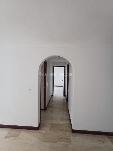 Apartamento de 2 alcobas en venta en El Poblado, Medellín, 82 m² · foto 10 de 20