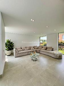 Casa de 5 alcobas en venta en Llano Grande, Rionegro, 1150 m² · foto 4 de 20