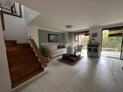 Casa de 3 alcobas en venta en La Sebastiana, Envigado, 260 m² · foto 2 de 12