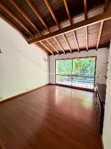 Casa de 3 alcobas en venta en Loma Del Chocho, Envigado, 218 m² · foto 18 de 20