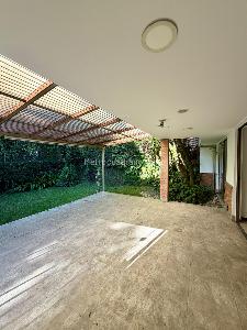 Casa de 3 alcobas en venta en Loma Del Chocho, Envigado, 218 m² · foto 2 de 20