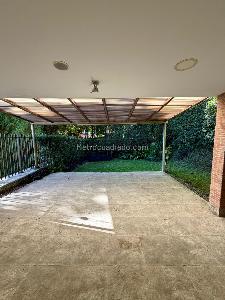 Casa de 3 alcobas en venta en Loma Del Chocho, Envigado, 218 m² · foto 3 de 20