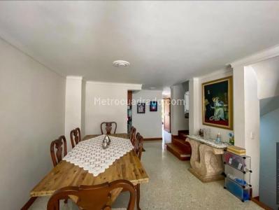 Casa de 4 alcobas en venta en El Poblado, Medellín, 220 m² · foto 4 de 12