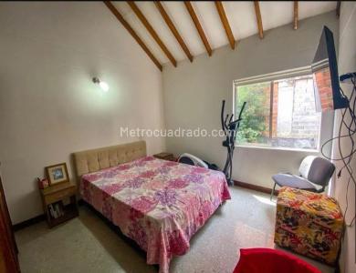 Casa de 4 alcobas en venta en El Poblado, Medellín, 220 m² · foto 8 de 12