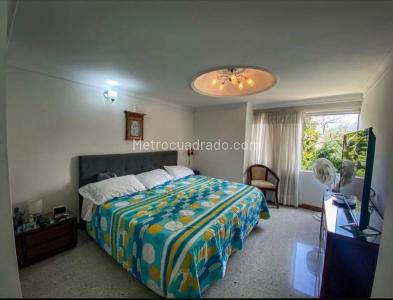 Casa de 4 alcobas en venta en El Poblado, Medellín, 220 m² · foto 9 de 12