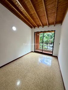 Casa de 4 alcobas en venta en La Sebastiana, Envigado, 204 m² · foto 12 de 20