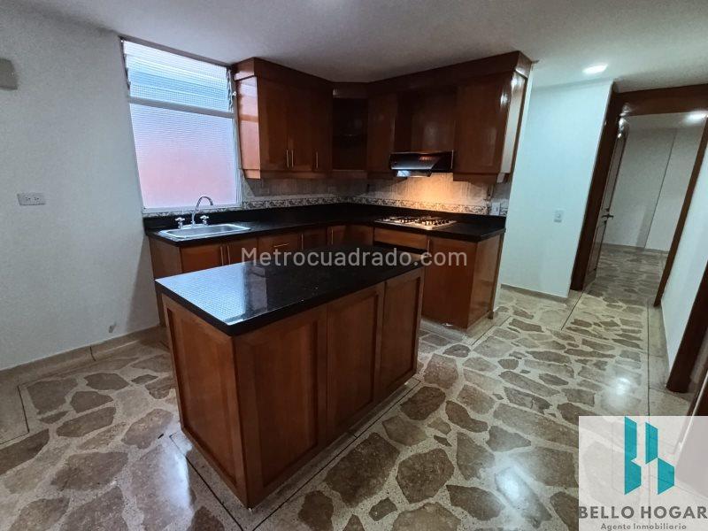 Spacious 3BR Apartment in La Castellana - 2