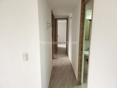 Apartamento de 3 alcobas en venta en El Trapiche, Bello, 73 m² · foto 3 de 15